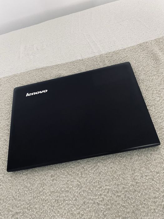 Laptop Lenovo Ideapad cu procesor Intel Core i7
