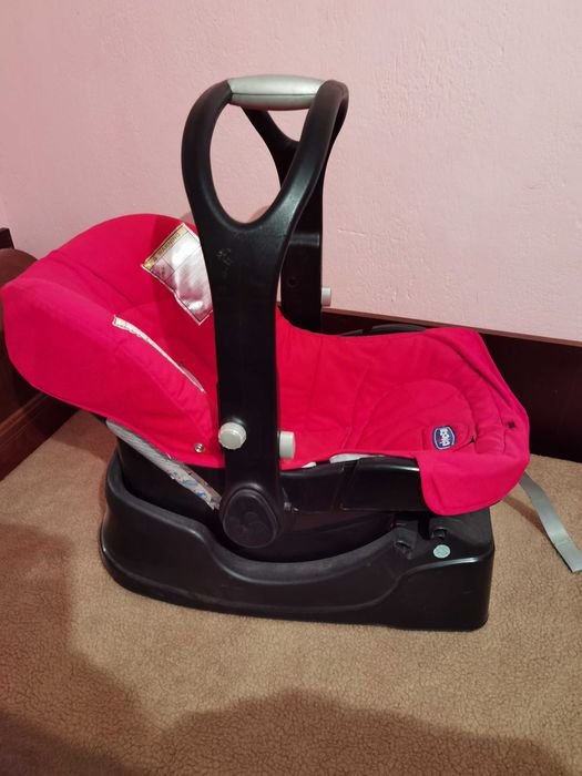 Продавам бебешки кош Chicco – червен, в отлично състояние
