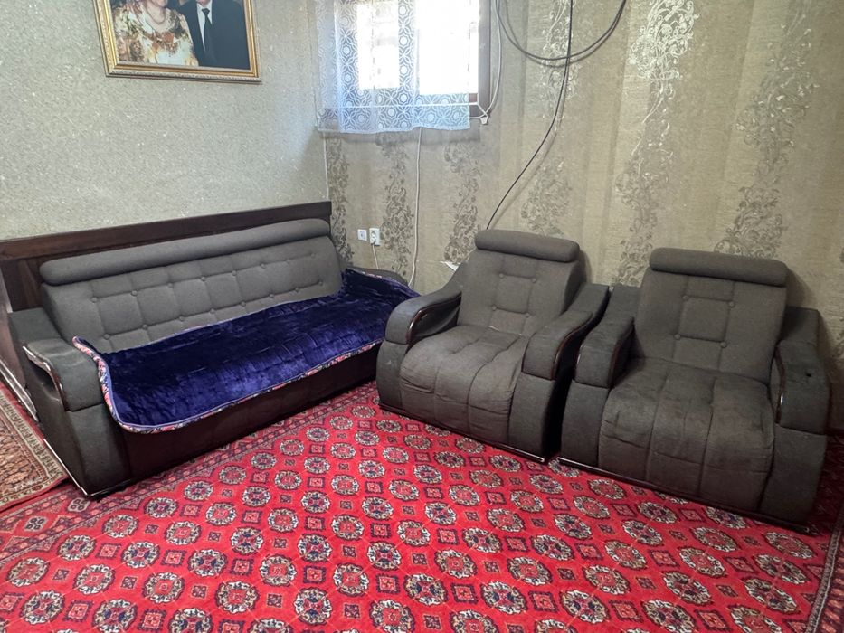 ПРОДАЕТСЯ! Мебель старая