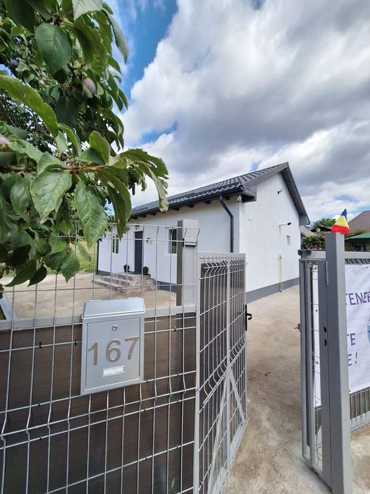 Casă nouă de vânzare