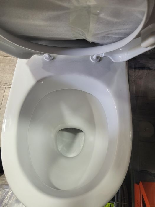 Продам унитаз новый