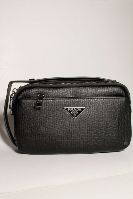 Borsetă / geantă Prada, neagră, model elegant, cu logo metalic