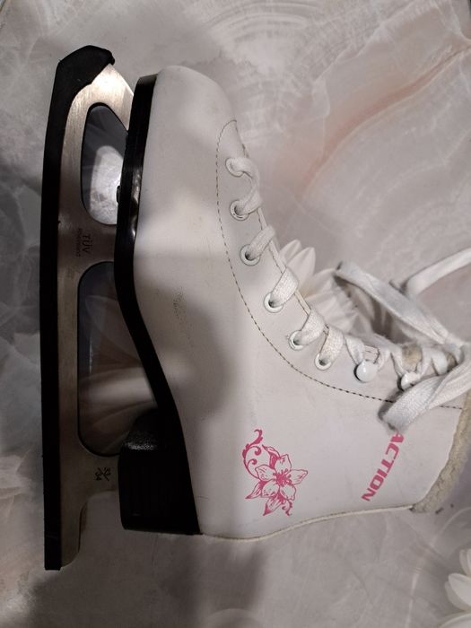 Продам коньки фигурные размер 33-34