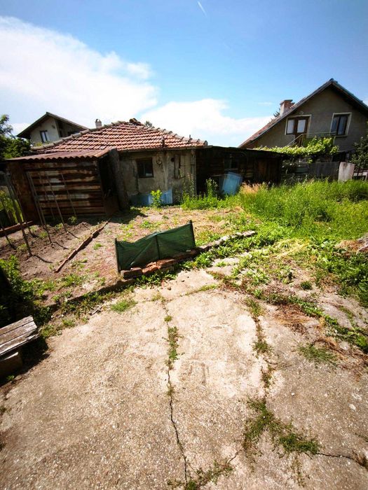 Продавам къща в гр. Перник кв. Могиличе