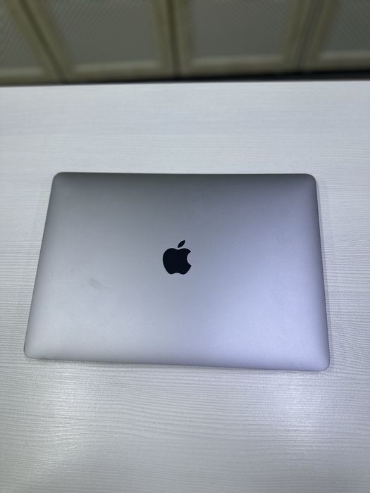 Macbook Air 13-inch 2020