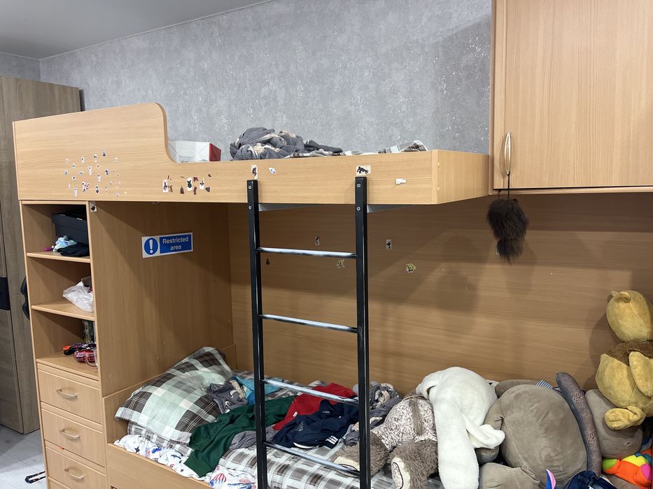 Детская двухярусная кровать