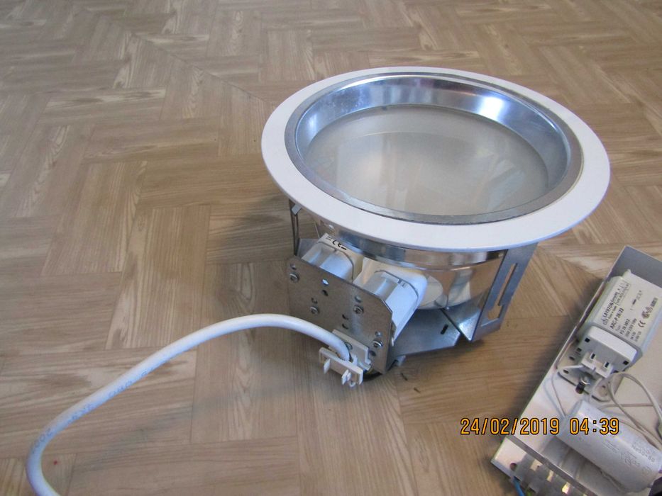 Продам светильники встраиваемые