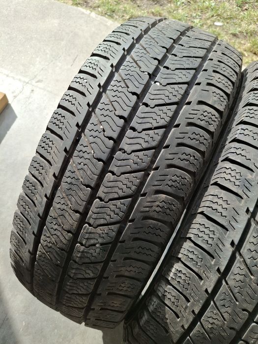2 Anvelope M+S  215 65 r15C Semperit