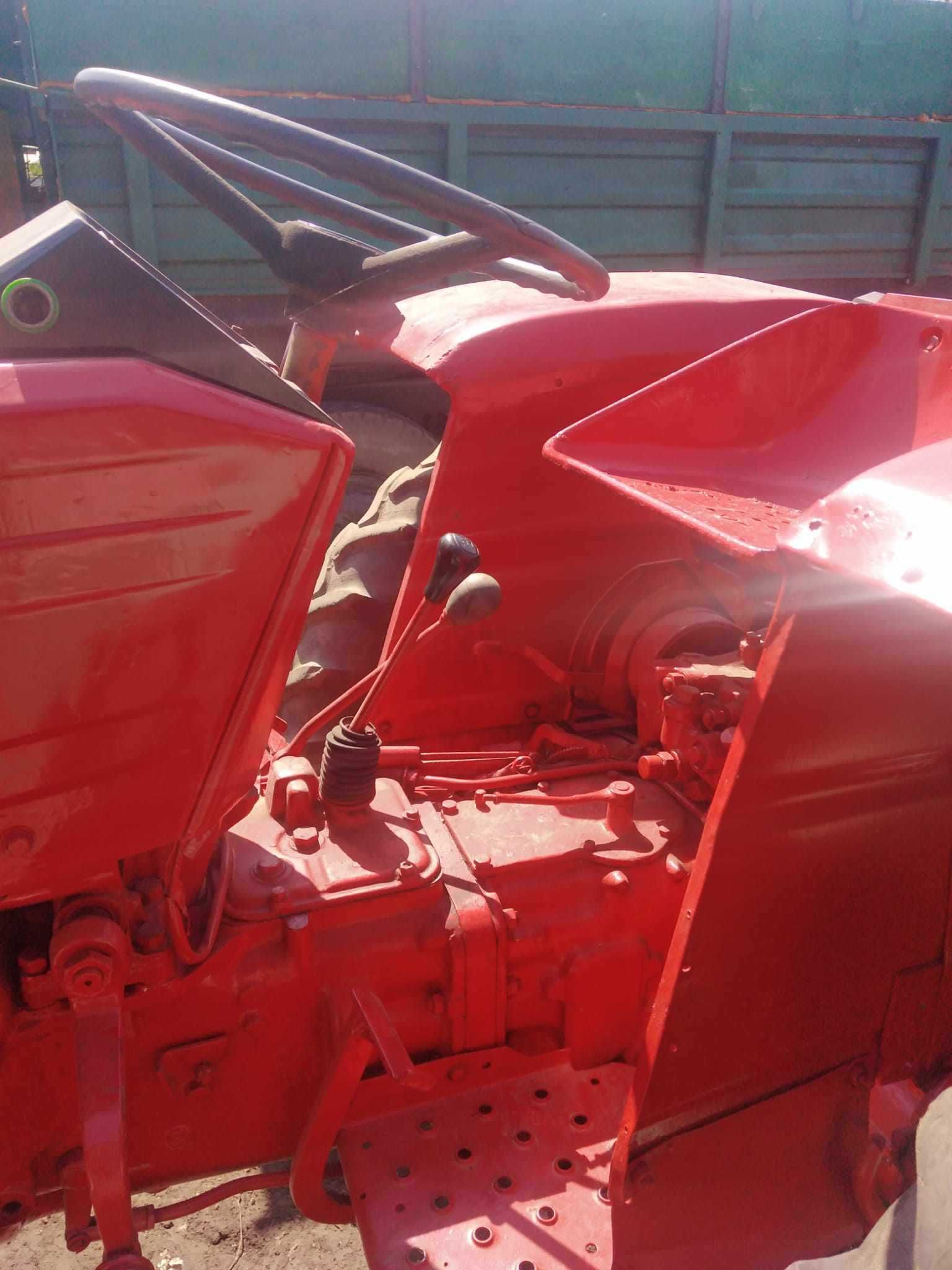 Vand tractor U-445 L Varias • OLX.ro