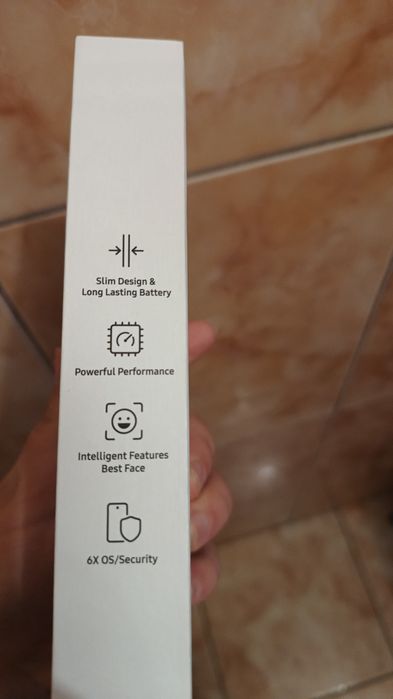 Vând telefon nou