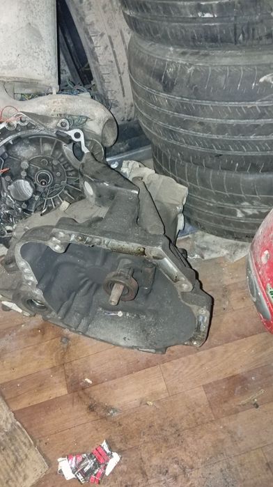 Запчасти на     примера и мерс 124 102 двиг