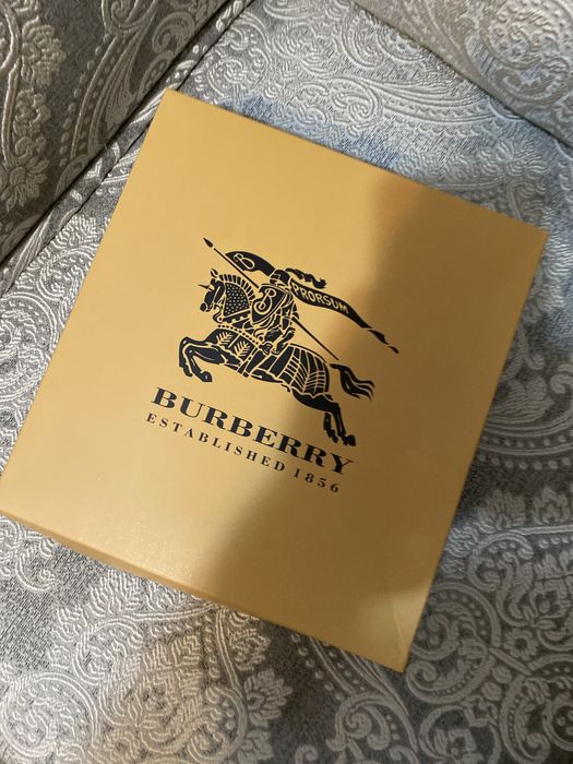 Set Burberry,caciula si fular .