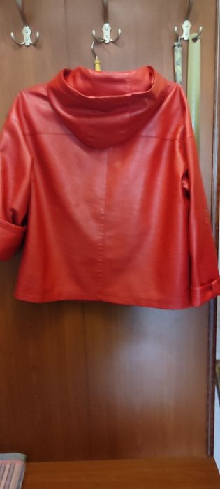 Куртка кожаная осенняя