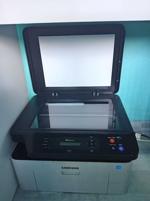 Vând imprimanta Samsung