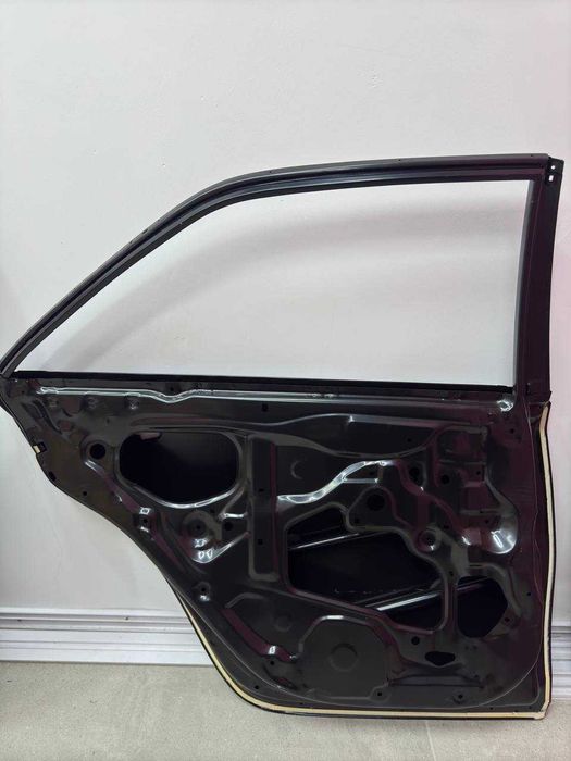 Передняя левая дверь Камри 50/55