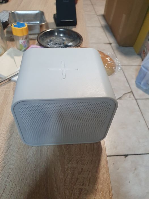Bluetooth високоговорител Boox с безжично зарядно в едно
