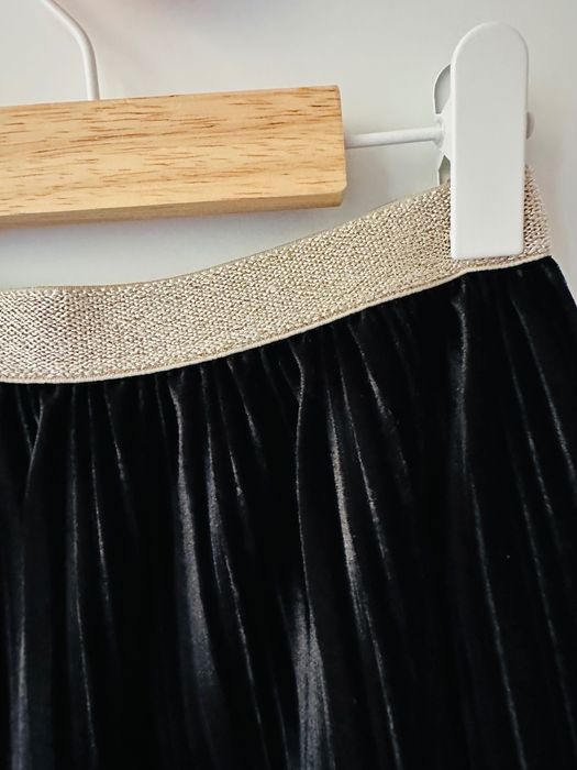Fusta neagra plisata catifea Zara 6 ani