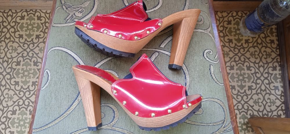 Оригинальные кожаные сабо Pera Carlo.