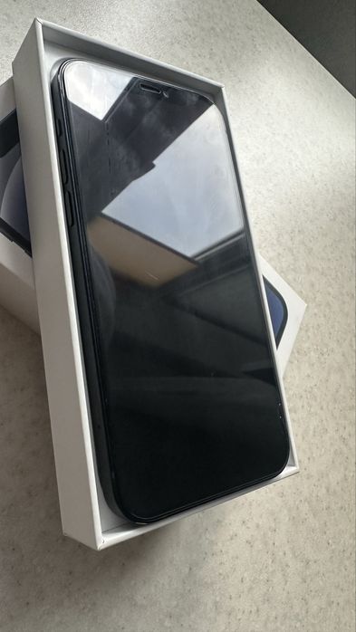 iPhone 12 в хорошем состоянии