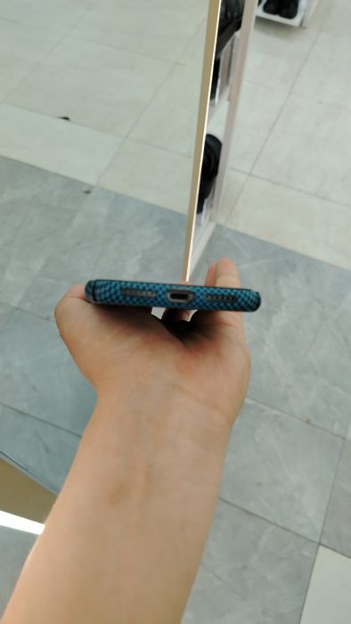 Iphone Xr sotiladi
