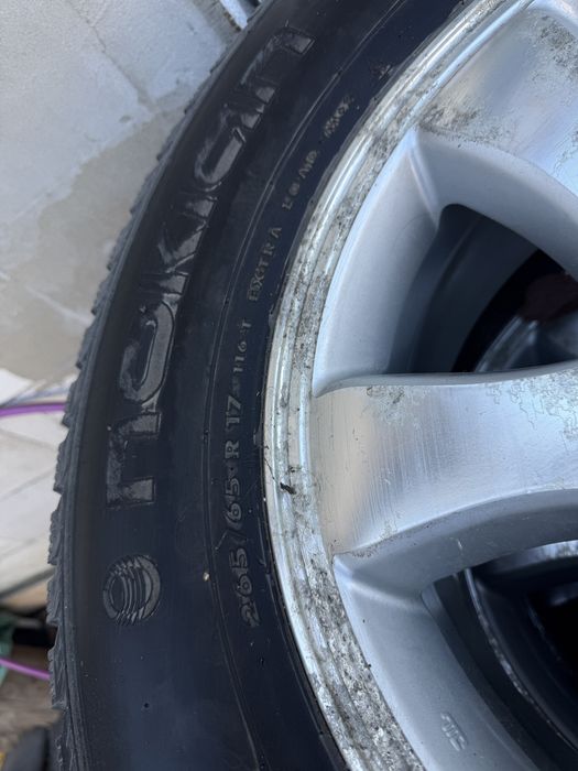 Зимняя шипованная резина Nokian 265/65 R17 с дисками (комплект 4 шт.)