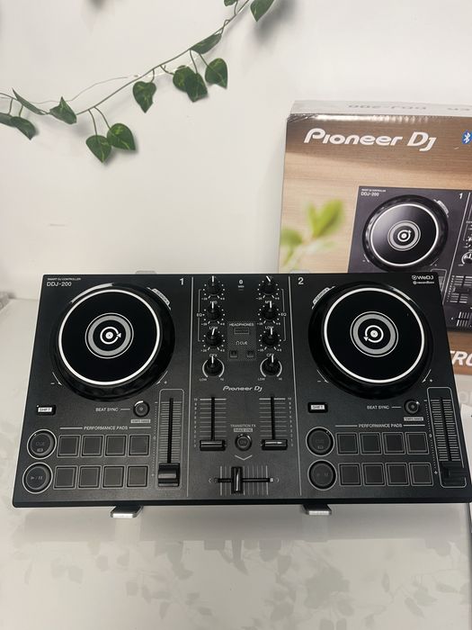DJ контроллер. Pioneer DJ DDJ-200