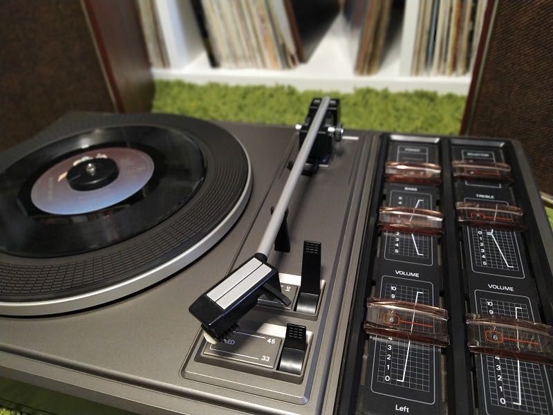 Ретро грамофон PHILIPS 461