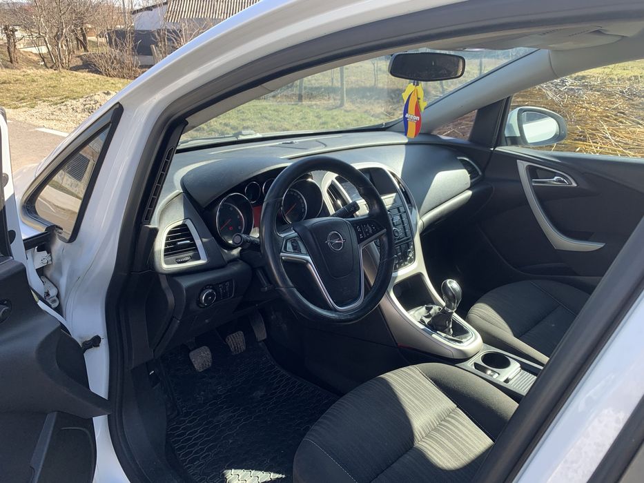 Opel Astra J 1.7 CDTI 125CP – Încălzire scaune/volan, Navi, Euro 5