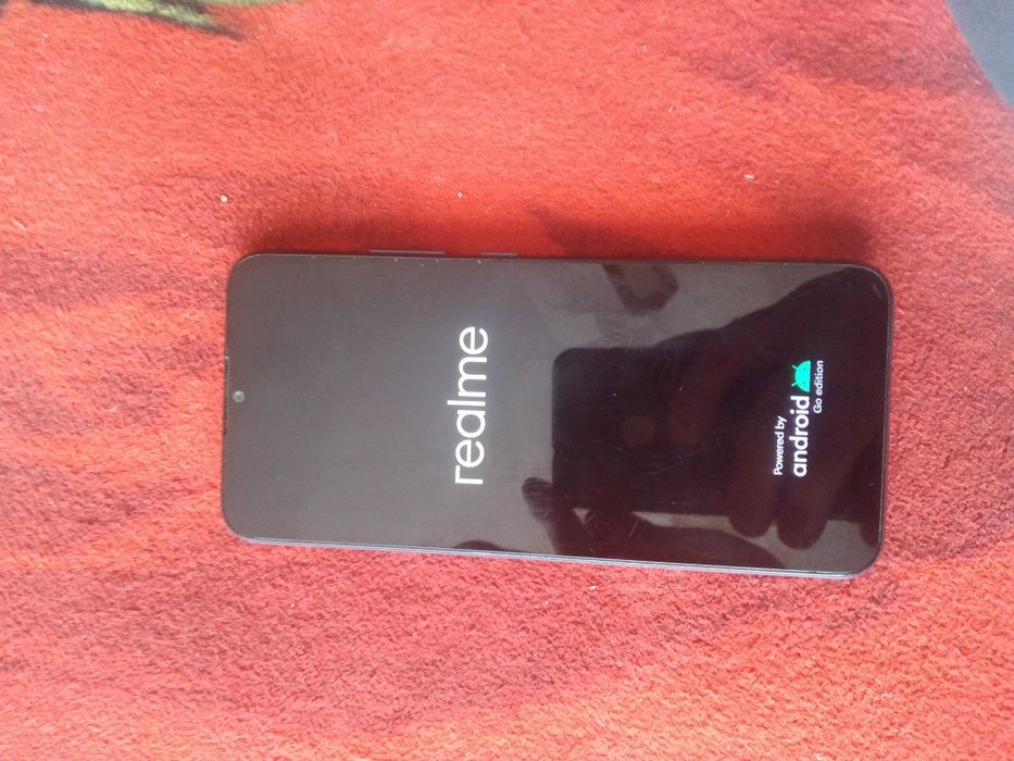 Продам на запчасти телефон Realme C11
