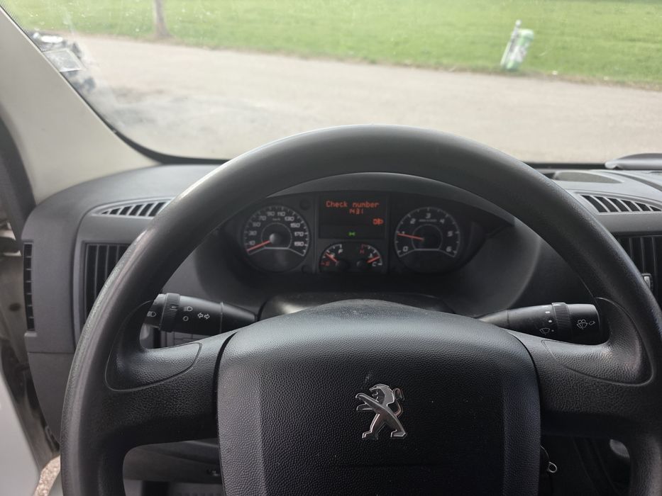 Vând peugeot box