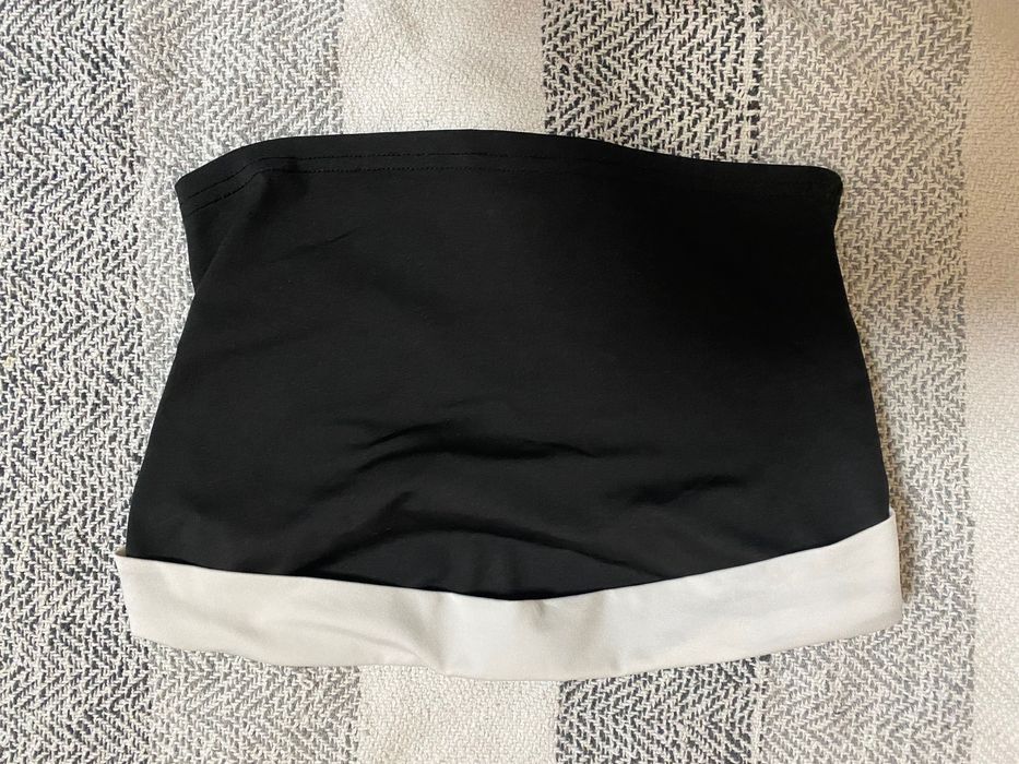 Бюстие черно с бял кант