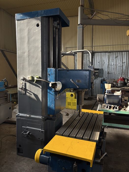 Продается станок расточной 2733П