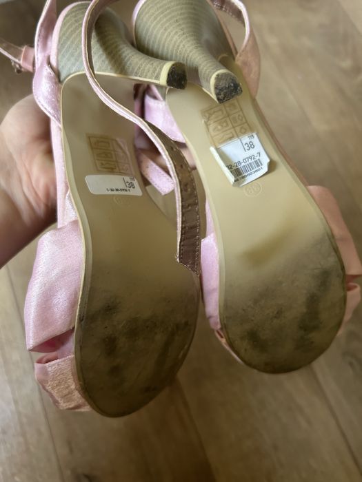 Sandale roz cu toc