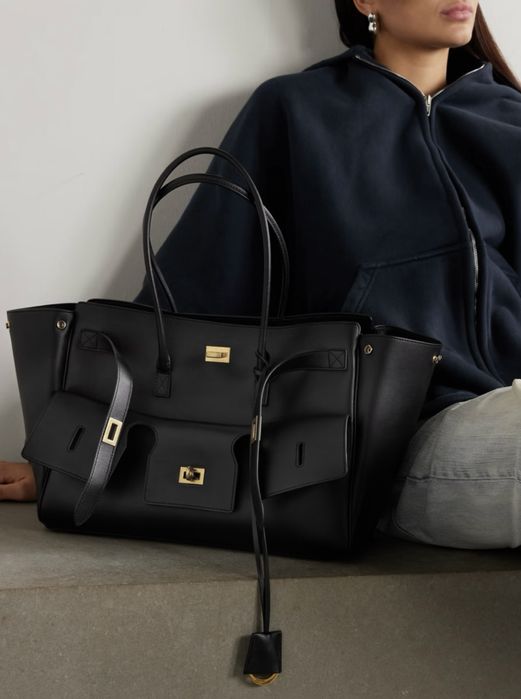 Дамска чанта по модел bel air на световната марка Balenciaga