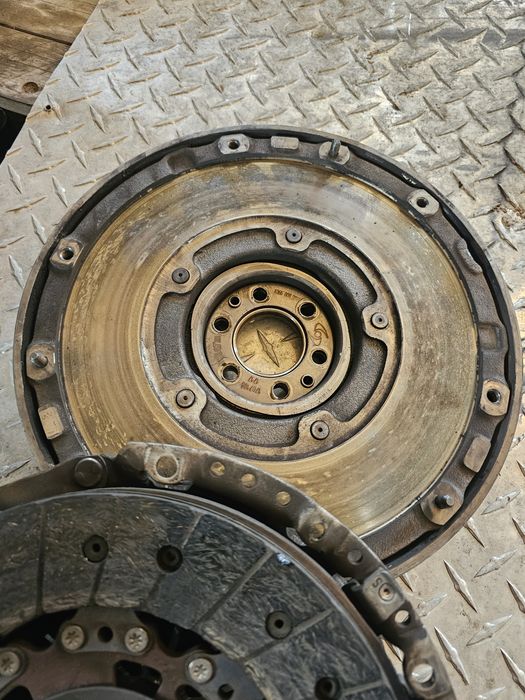 Kit ambreiaj volanta cu masa dubla disc placa FORD Focus 1.6 TDCI 6 trepte an 2014