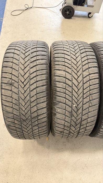 Продавам гуми . Bridgestone Blizzak 245/50/18