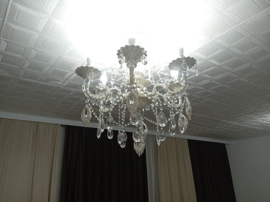 Продаётся люстры  парами и есть отдельно