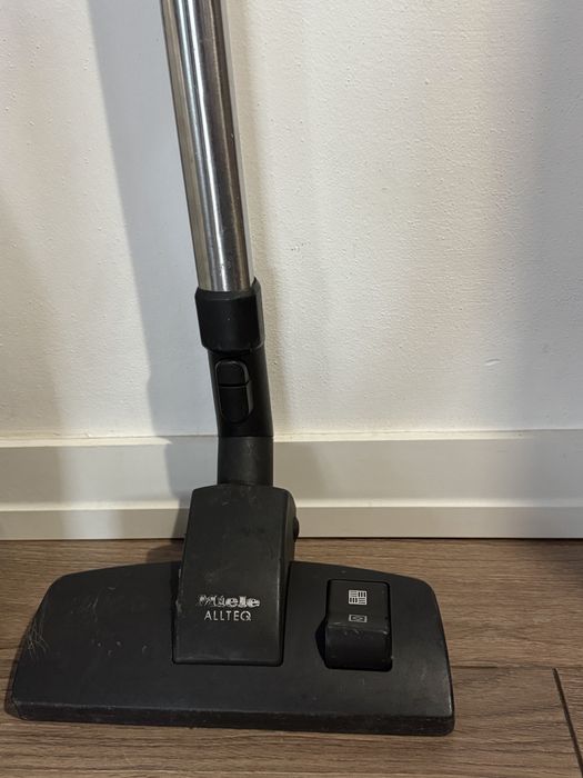 Pret special Aspirator Miele 950 lei