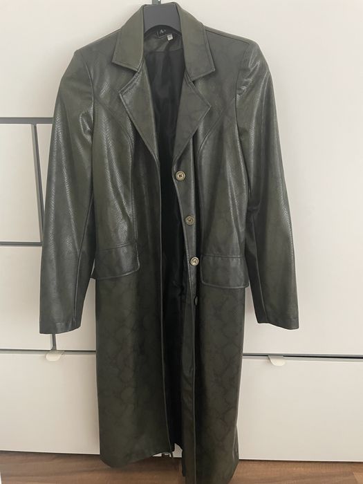 Кожено палто със змийски ефект