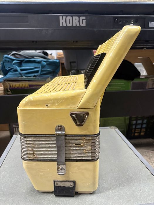 Acordeon Hohner Tango 2B cu 80 de basi