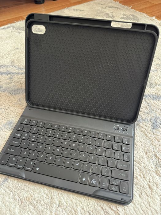 Husa Zoopie cu tastatura pentru iPad 11, 10.9” A16