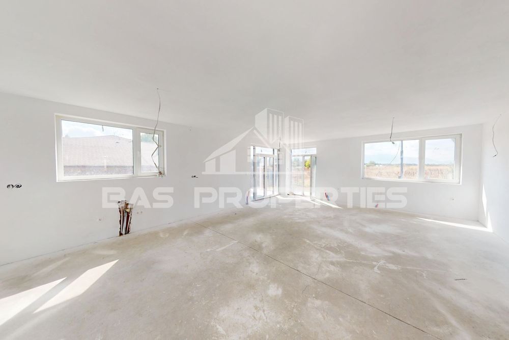 Къща в София, област-с.Равно поле площ 184