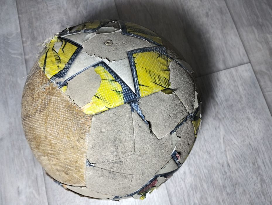 Футбольный мяч, накачанный