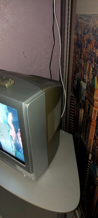 Телевизор Panasonic 21"+ TV масичка