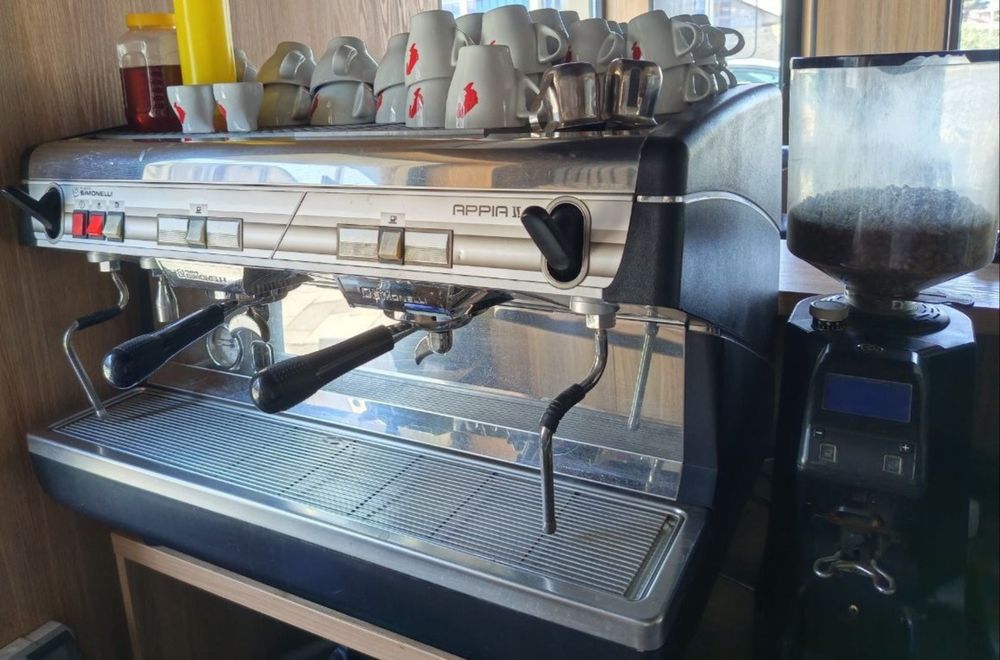 кофемашина Nuova Simonelli Appia II + кофемолка