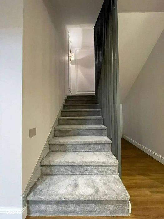Vila Tip duplex 8 camere Super Oportunitate Lângă Școala Americană