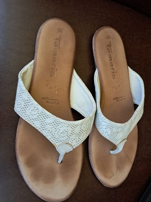 Slapi Tamaris nr. 38, de piele