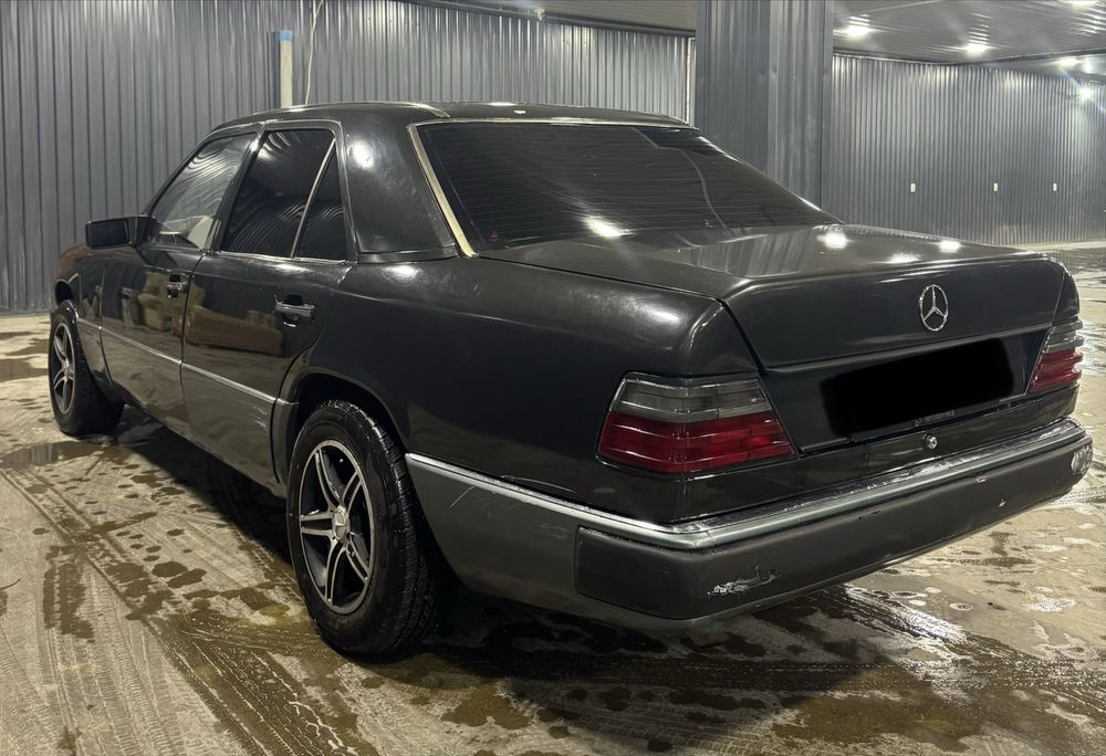 Mercedes-Bens 124 sotiladi yoki variant arenda