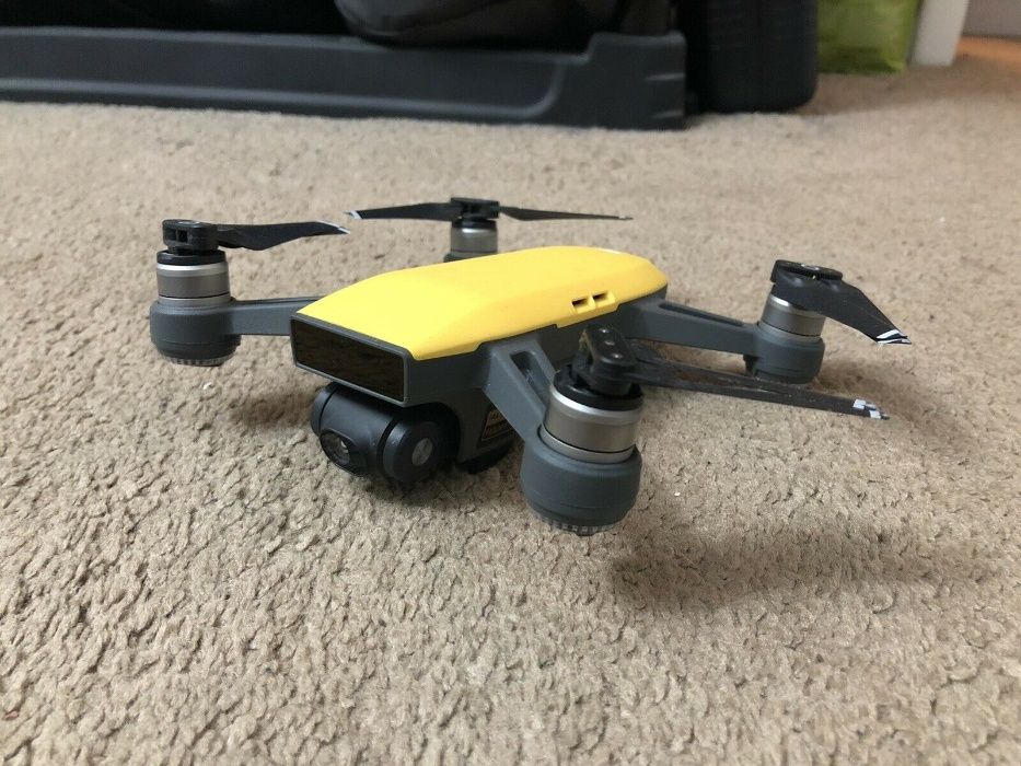 Дрон Dji Spark и дистанционно, controller