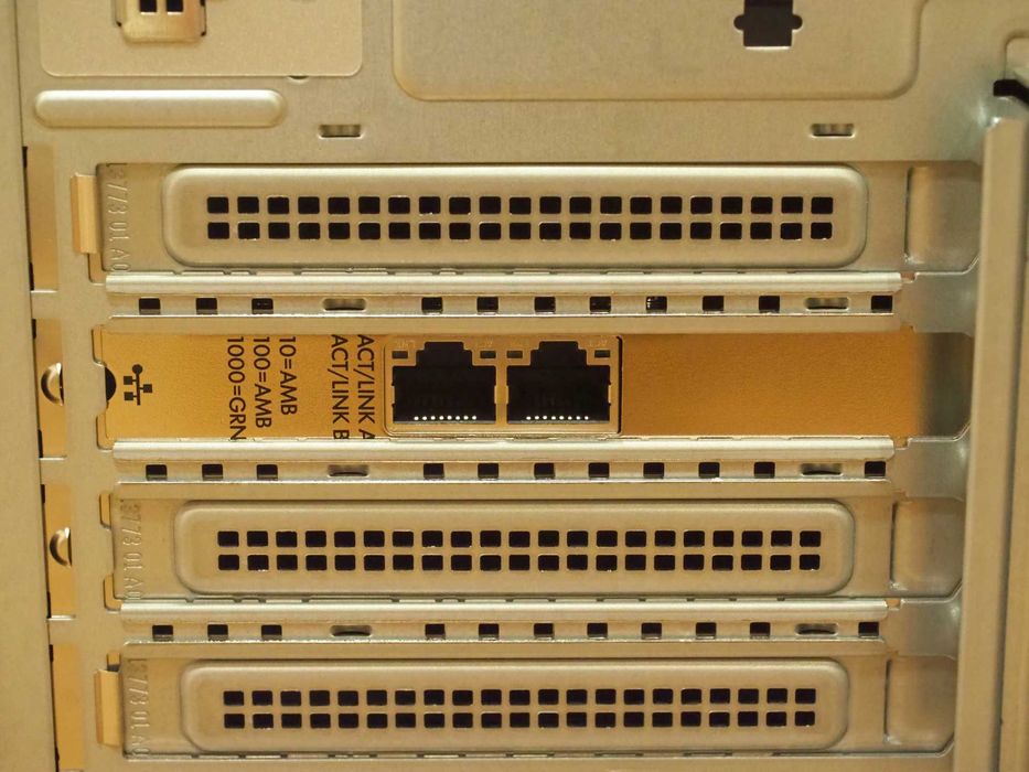 HPE ProLiant ML30 Gen10 Server Xeon E-2234 3.6 GHz 4 Cores 8 Threads 16GB Ddr4 ECC 1TB HDD 4 X Slot 2,5"/ 3,5" Hdd/ SSD + 2 X Caddy
